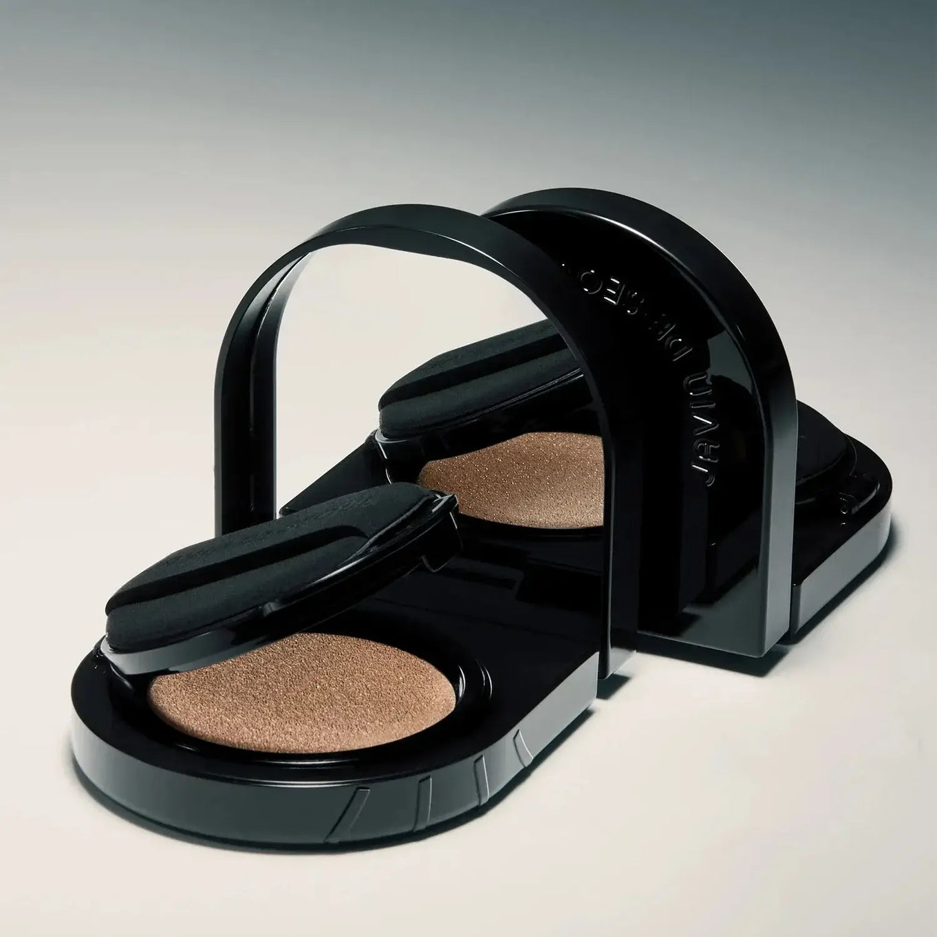 Compact of JAVIN DE SEOUL Wink Cushion Glow 16g with mirror and applicator pad