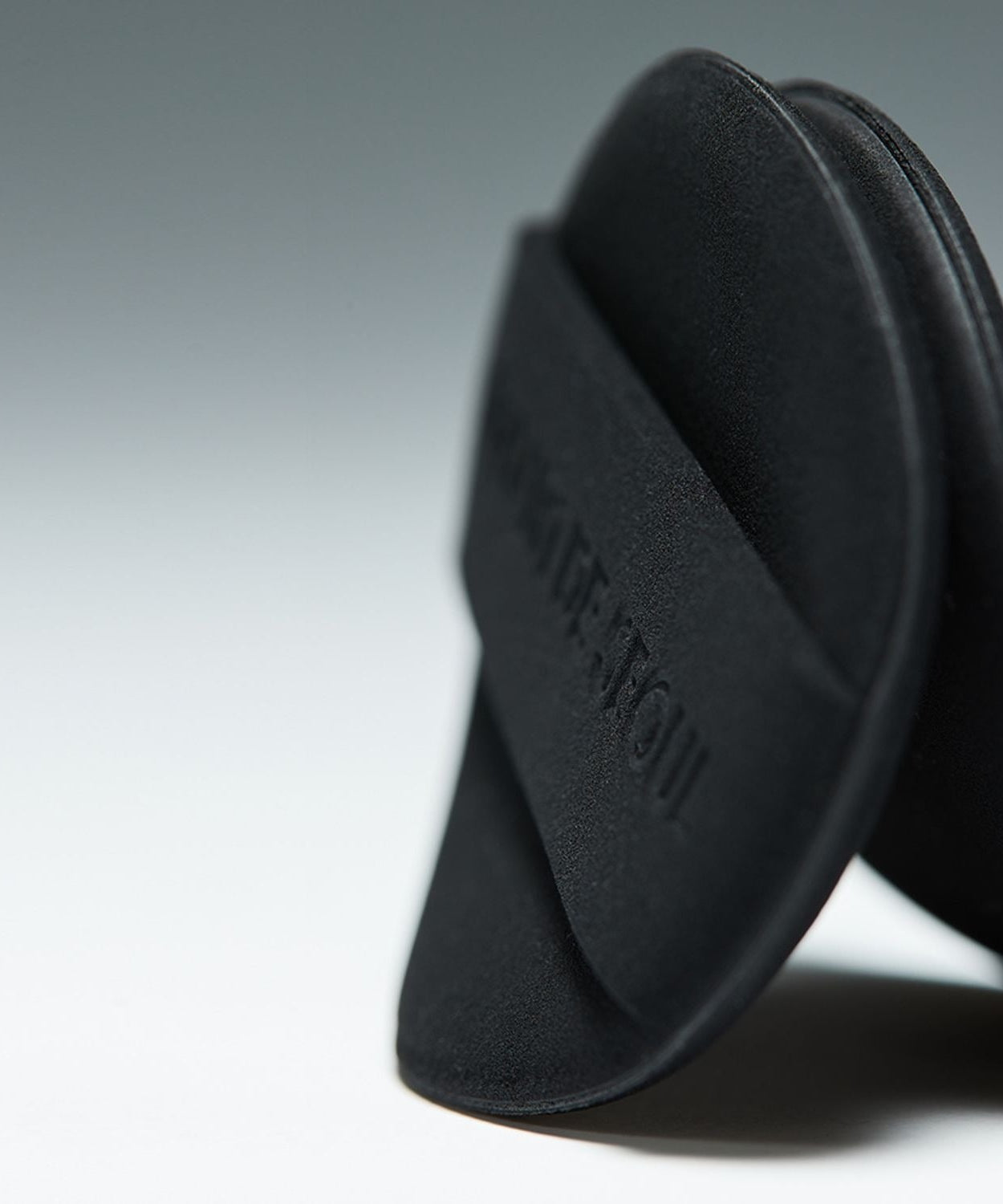 Black cushion sponge for JAVIN DE SEOUL Wink Cushion Glow 16g, highlighting the premium beauty applicator design.