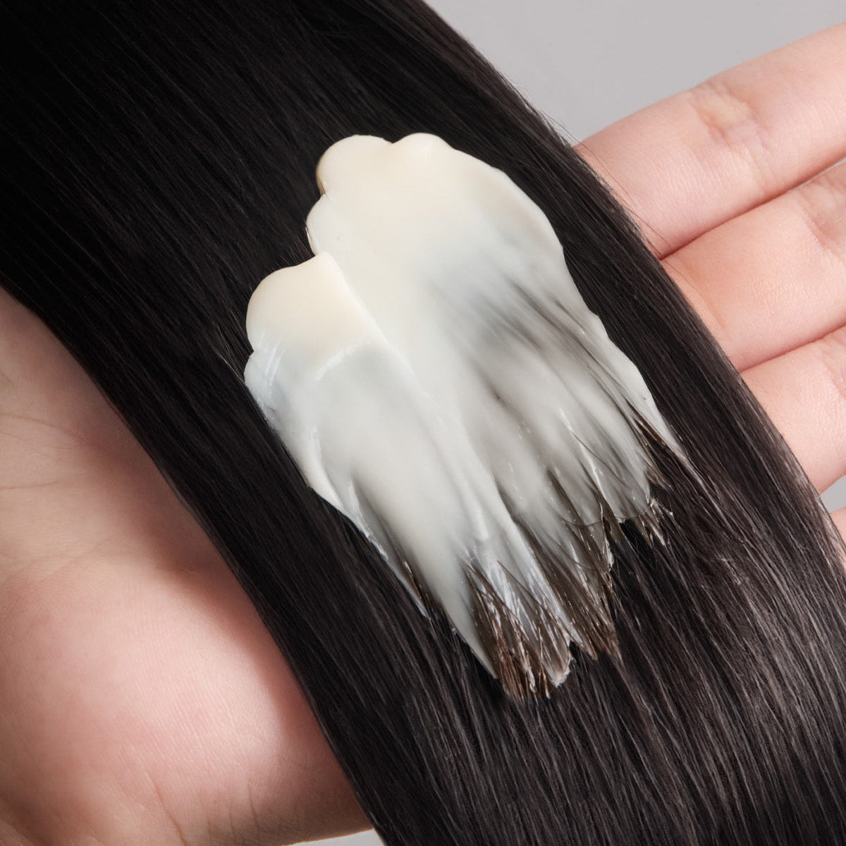 JULYME Perfume No-Wash Repair Hair Pack 150ml applied to dark hair