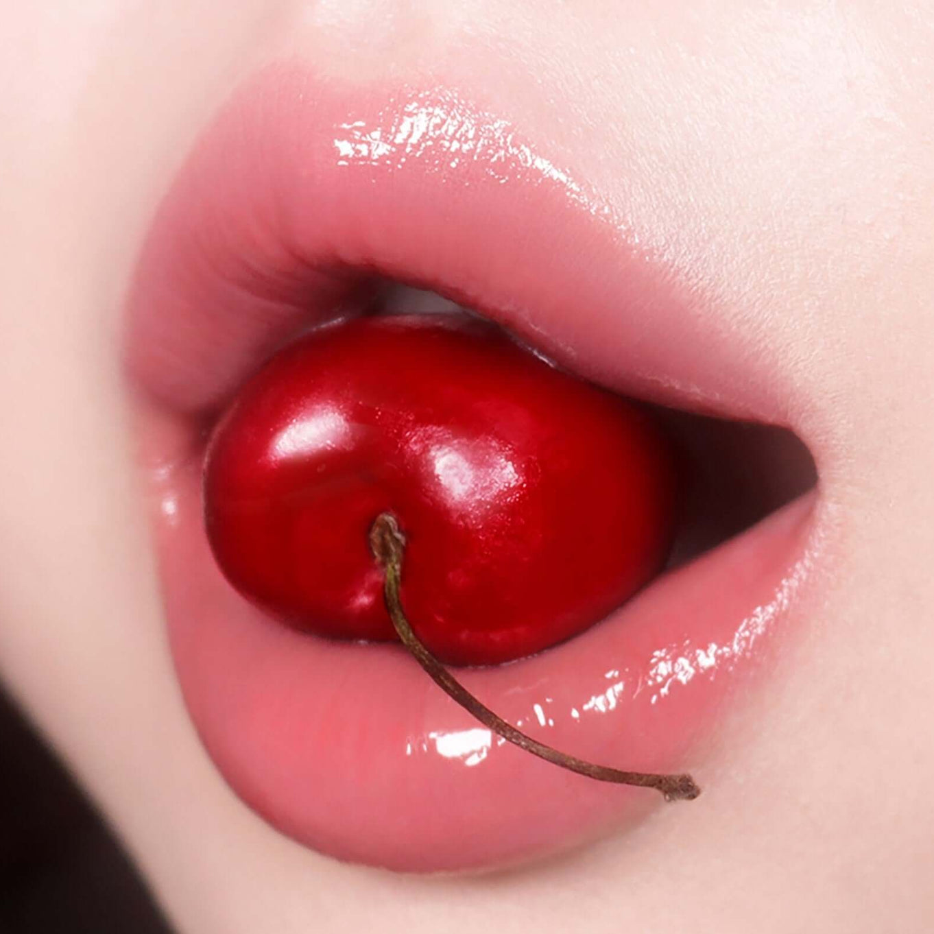 Shiny lips with cherry using KEEP IN TOUCH Chili Jelly Lip Plumper