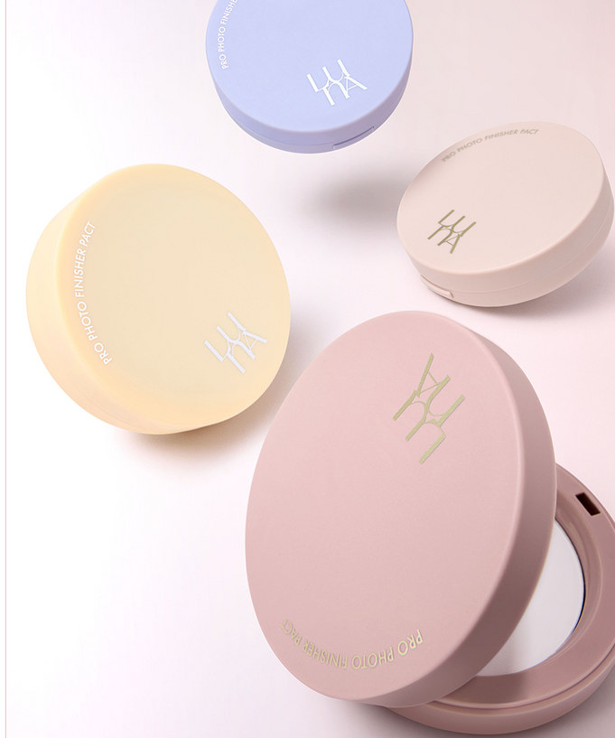 LUNA Pro Photo Finisher Blur Powder Pact 4 Colors in pastel shades, showcasing compact design and smooth finish.