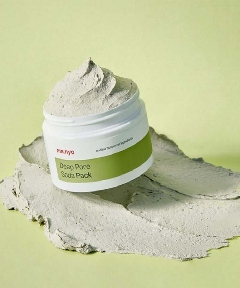 MANYO Deep Pore Soda Pack 110ml clay mask texture on green background