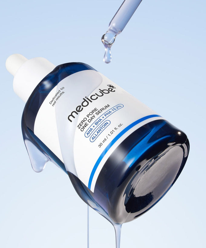 MEDICUBE Zero Pore One-Day Serum 30ml bottle with dropper and liquid spill on light blue background