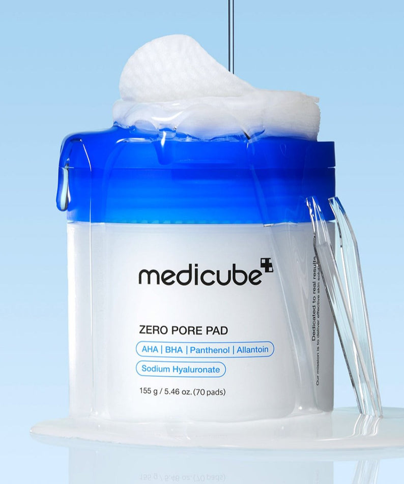 MEDICUBE Zero Pore Pads 70p 155g skincare product with blue lid and cotton pads