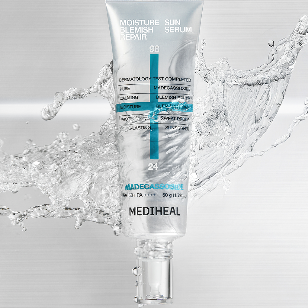 MEDIHEAL Madecassoside Moisture Serum 50g with water splash background, promoting hydration and skincare benefits.