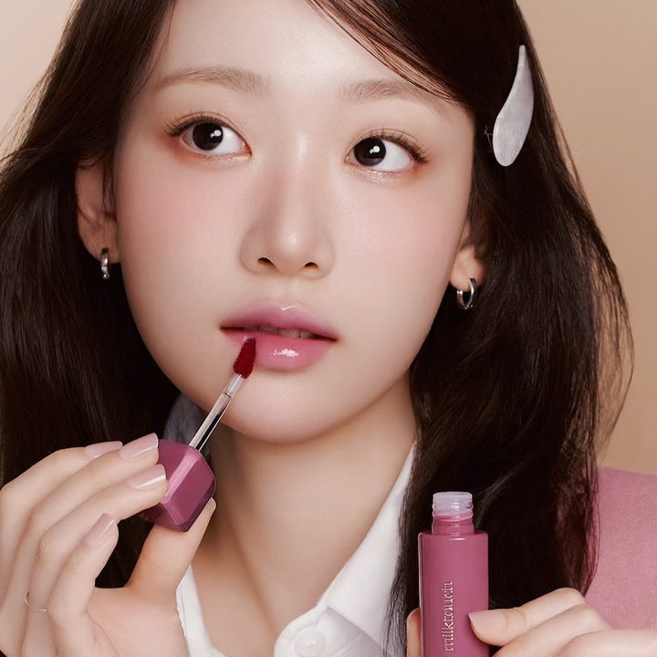 Woman applying MILK TOUCH Jelly Fit Tinted Glow Tint to lips