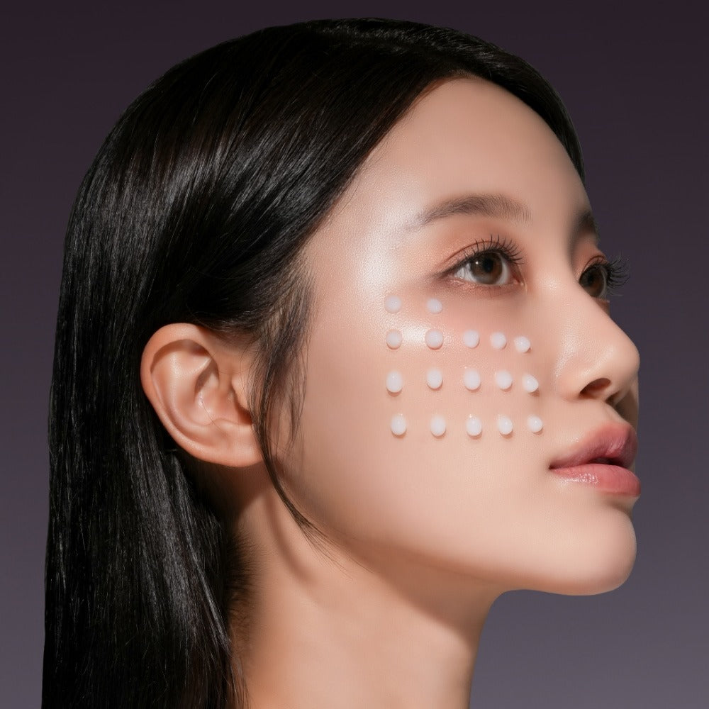 Woman applying MIXSOON Peptide Cica Hyal Shot 350 30ml on her cheek