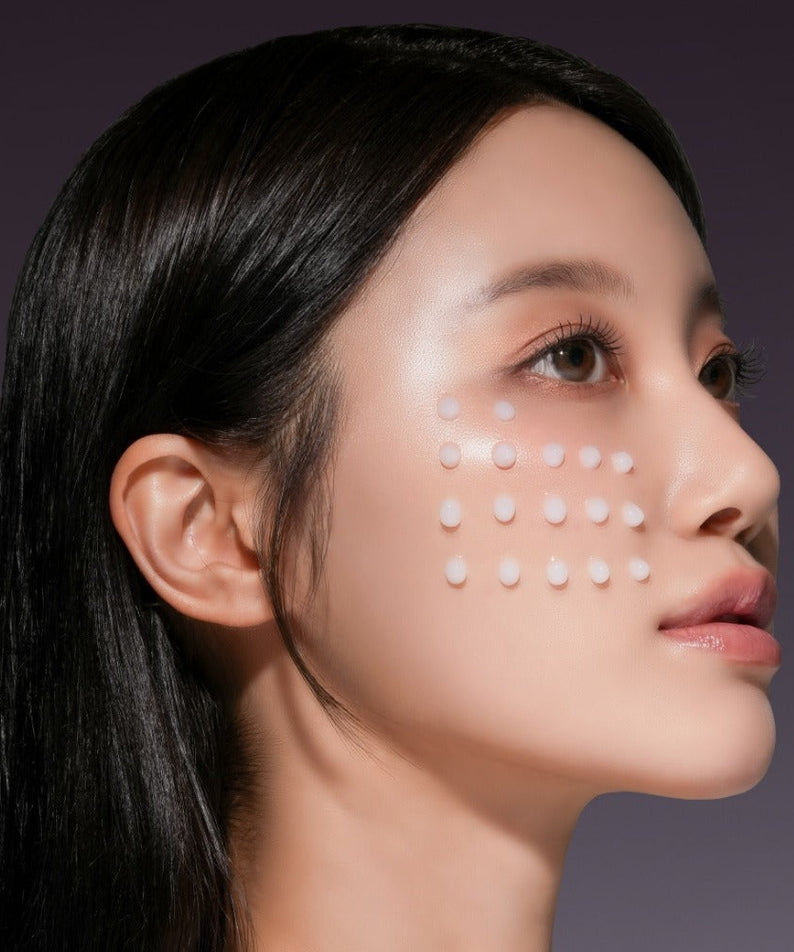 Woman applying MIXSOON Peptide Cica Hyal Shot 350 30ml on her cheek