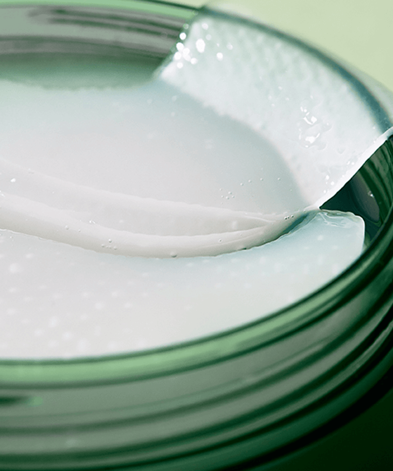 NATURE REPUBLIC Real Sueeze Aloe Vera Hydrogel Eye Patchh 60sheets in a green container, close-up view of the patches.