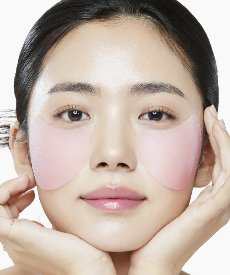Woman applying ANUA Niacinamide 5 TXA Brightening Pad 60 Pads to face for radiant skin
