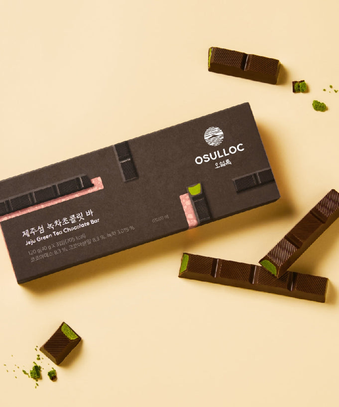 OSULLOC Jeju Island Green Tea Chocolate Bar 120g packaging and chocolate pieces on display