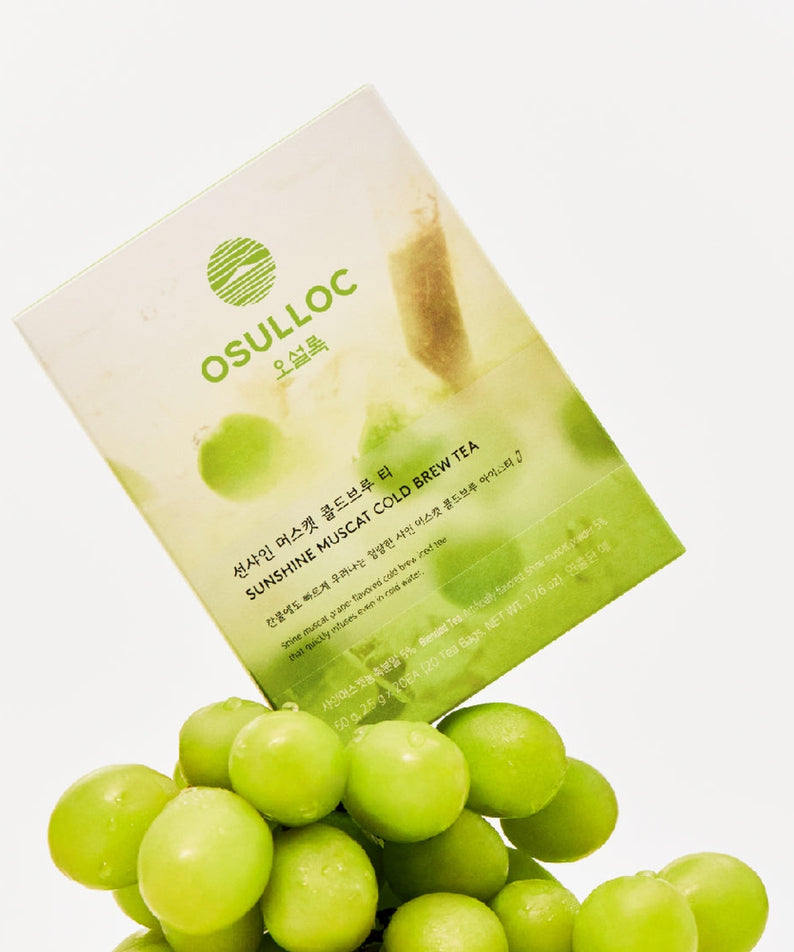 OSULLOC Sunshine Muscat Cold Brew Tea 20 p package with fresh green grapes