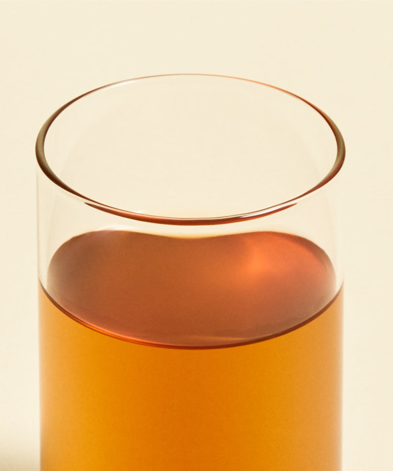 Glass of OSULLOC Yuja Earl Grey tea showcasing its vibrant color.