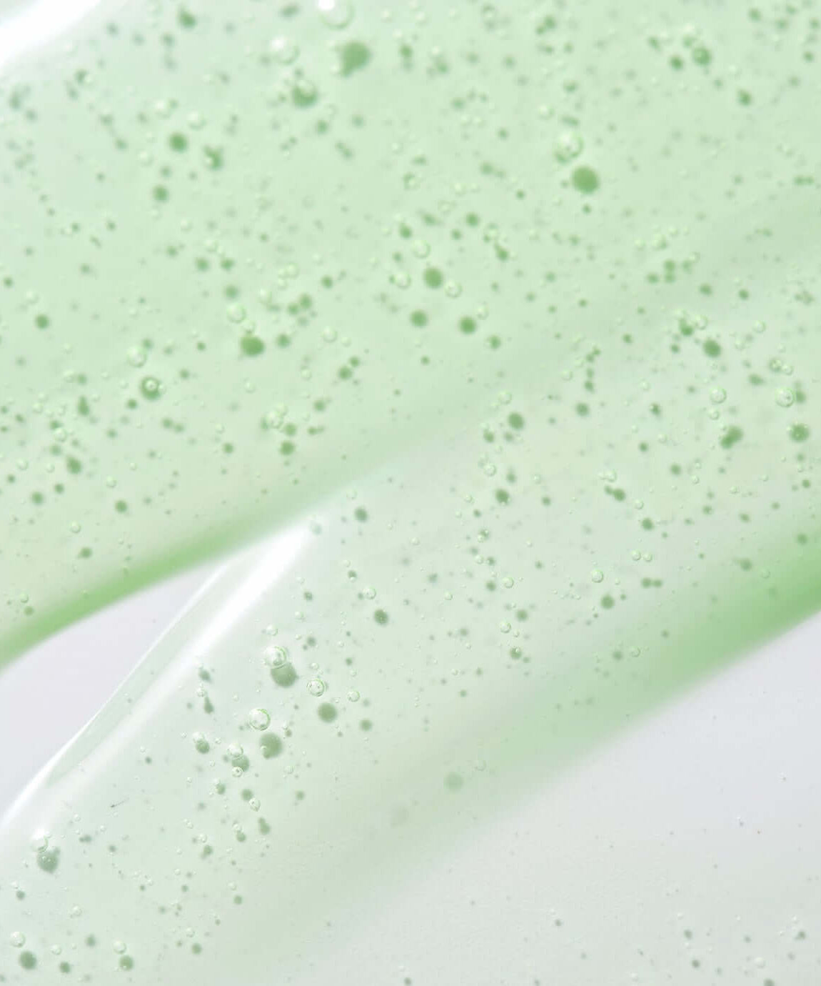 Texture of PARNELL Panthenol 5.78 Heartleaf Calming serum 30ml with visible bubbles on a green background