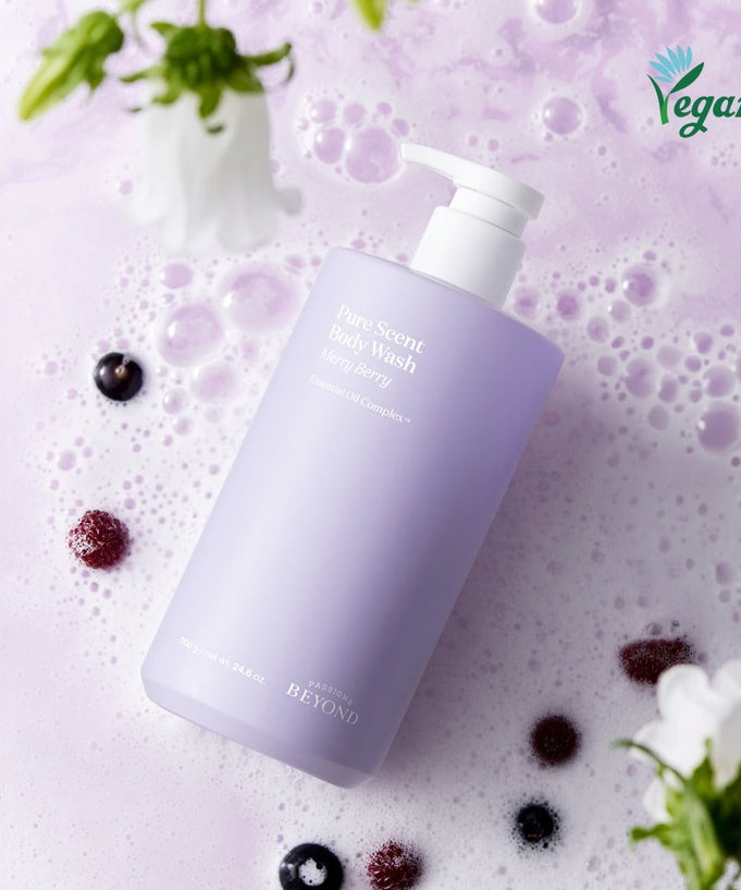 PASSON&BEYOND Pure Scent Mary Berry Body Wash 700g bottle with lavender color, surrounded by bubbles and flowers.
