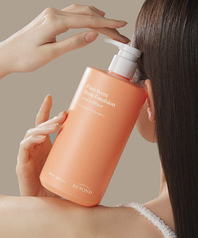 Person holding a bottle of PASSON&BEYOND Pure Scet Love in Bloom Body Wash 700g.