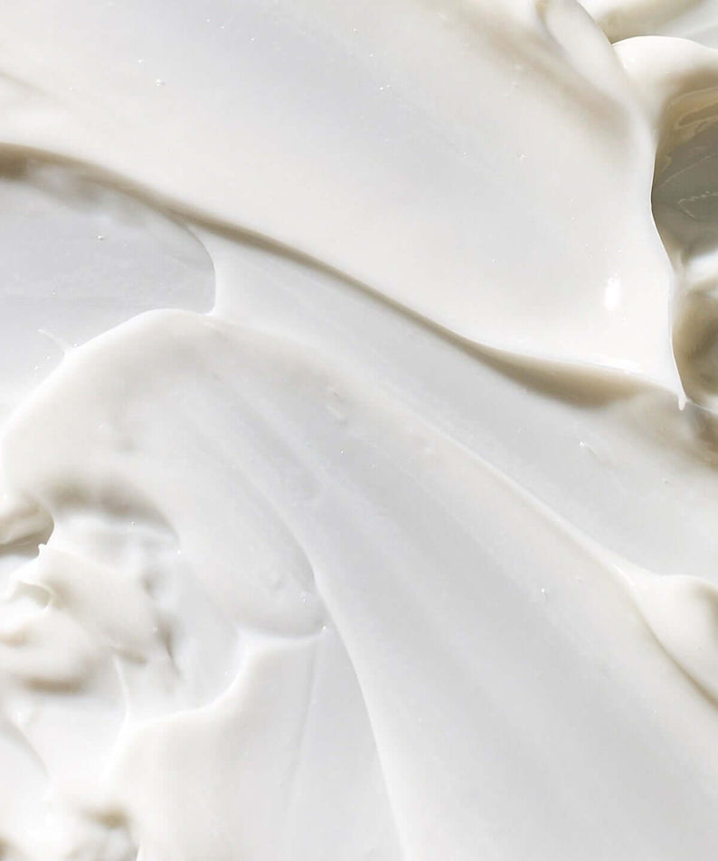 Texture of POESÃA Ceramide 3 Liposome Intensive Skin Barrier Cream 48ml, highlighting creamy consistency and skincare benefits.