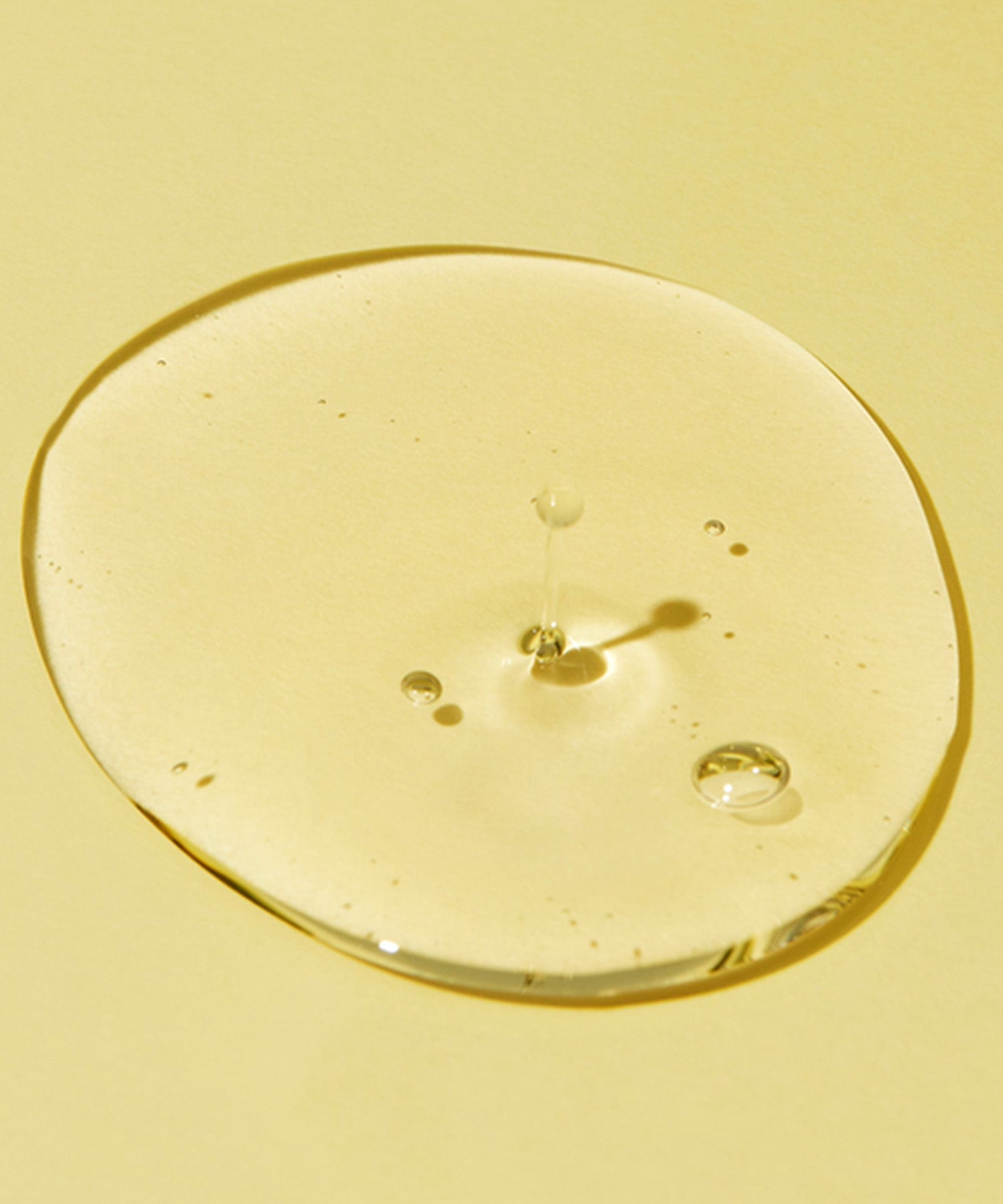 Texture of PURITO From Green Cleansing Oil 200ml on a yellow background