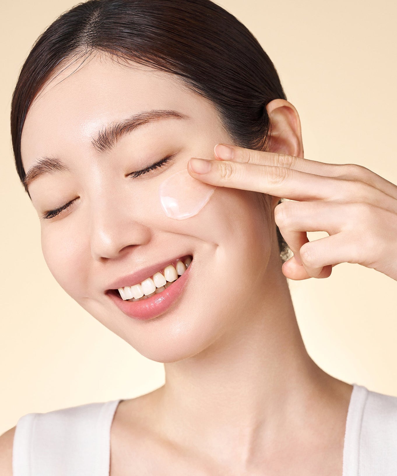 Applying PURITO Seoul Oat Calming Gel Cream 100ml on skin for soothing hydration.