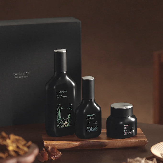 PYUNKANG YUL Black Tea Bojigi Gift Set on a wooden tray