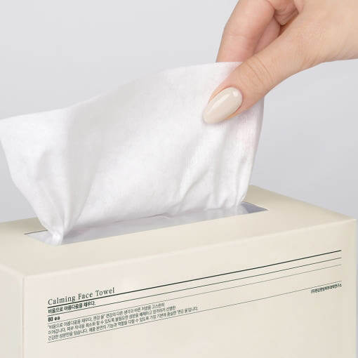 PYUNKANG YUL Calming Face Towels 80 Pieces in a box with hand removing a towel