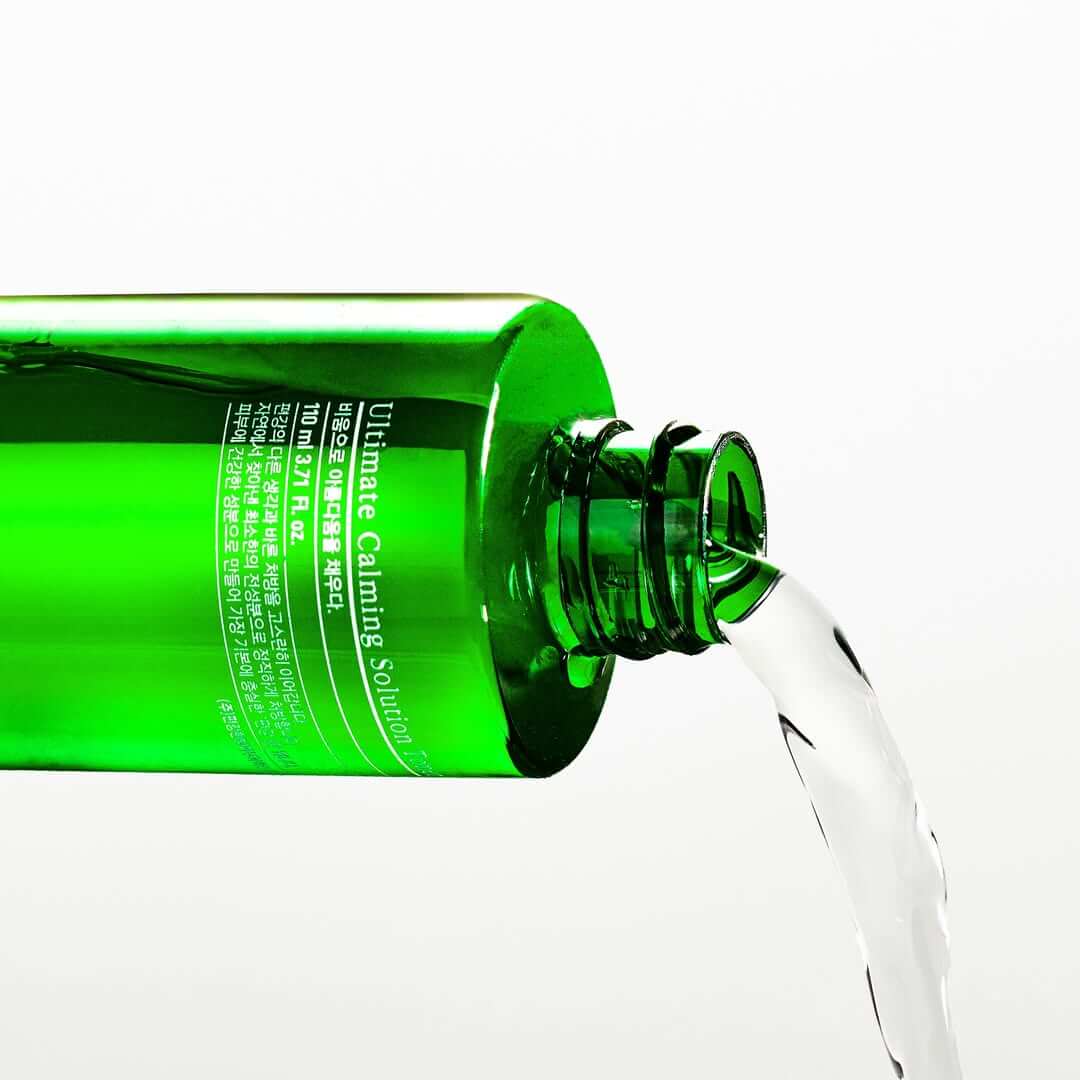 Pouring Pyunkang Yul Ultimate Soothing Solution Toner 110ml from green bottle