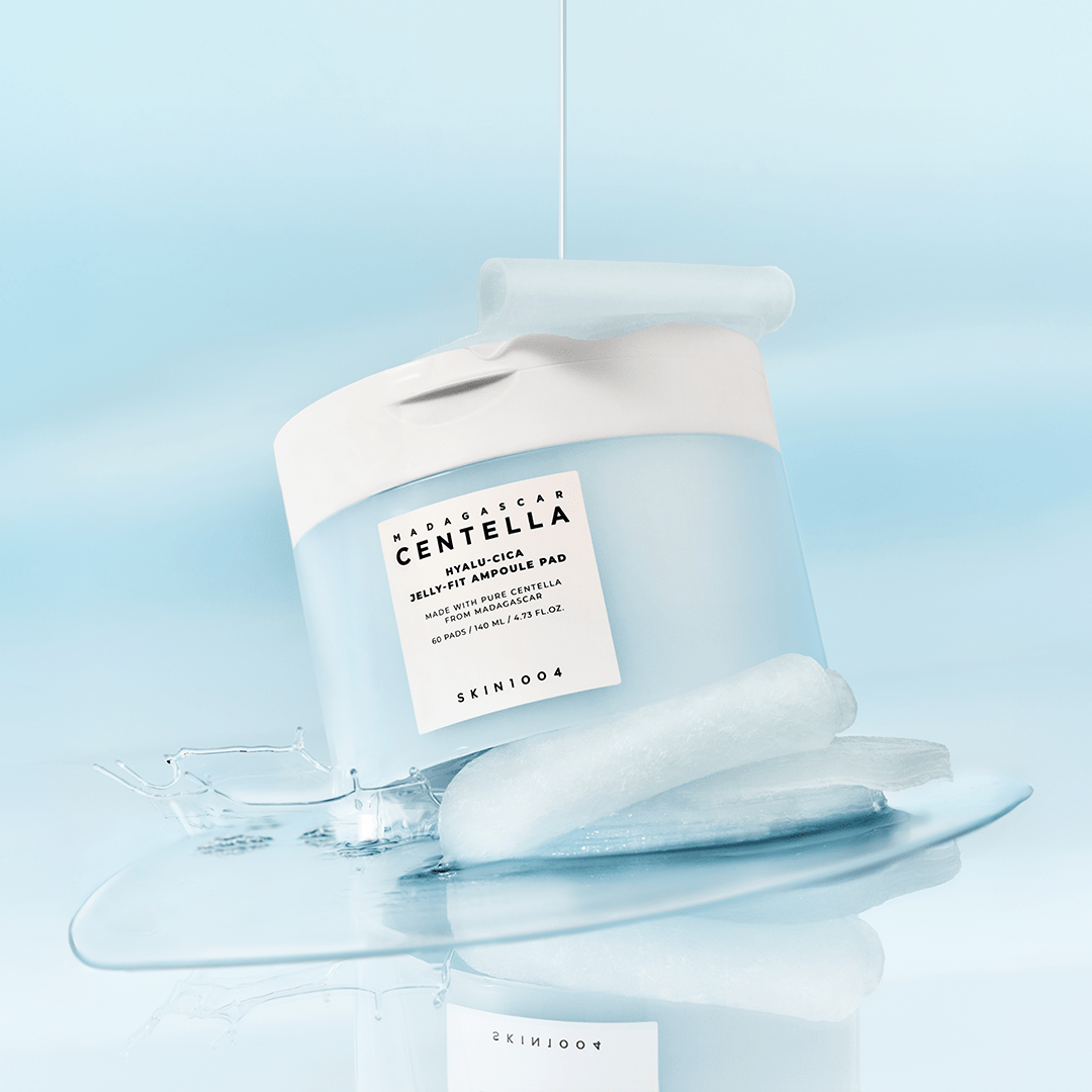 SKIN1004 Madagascar Centella-Hyalu-Cica Jelly Fit Ampoule Pads (60 sheets) displayed on a glossy surface with ice cubes