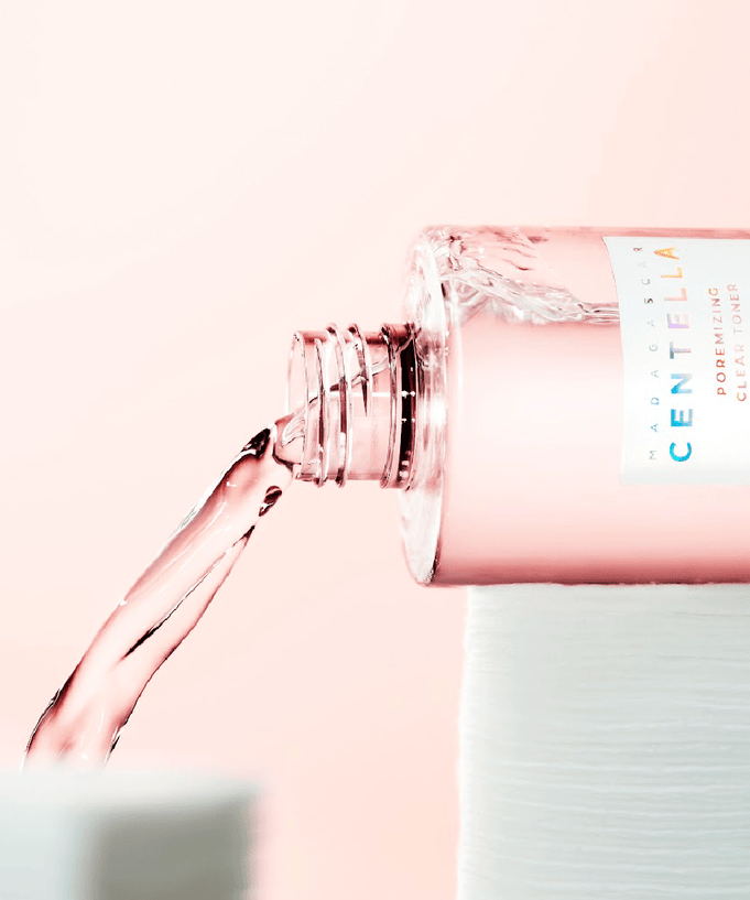 SKIN1004 Madagascar Centella Poremizing Clear Toner 210ml being poured from bottle