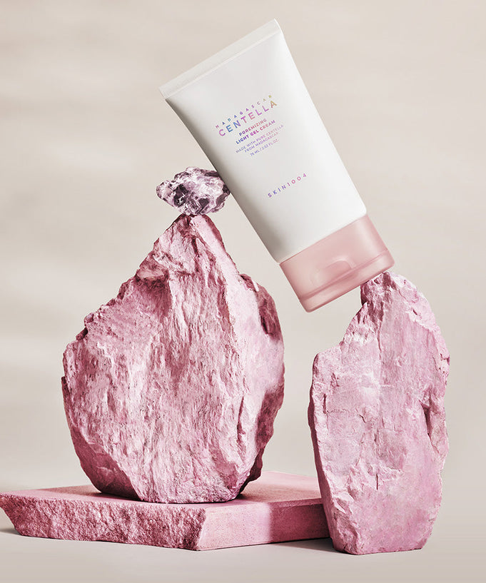 SKIN1004 Madagascar Centella Poremizing Light Gel Cream 75ml displayed on pink stones for skincare promotion.