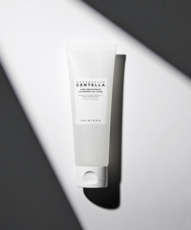 SKIN1004 Madagascar Centella Tone Brightening Cleansing Gel Foam 125ml on a stylish black and white background.