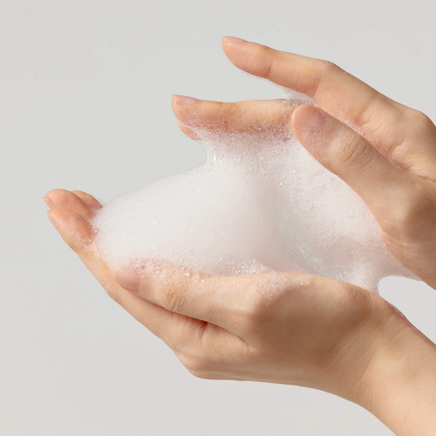 Lather of SOME BY MI Super Matcha Pore Clean Cleansing Gel 100ml in hands.