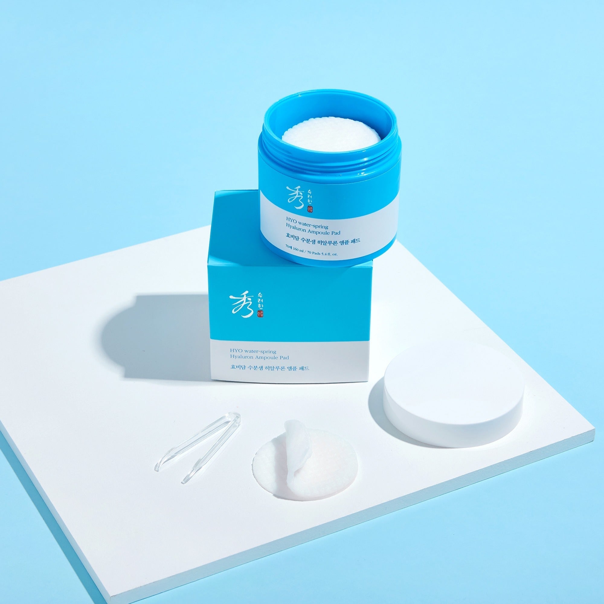 SOORYEHAN Moiture Spring Hyaluronic Ampoule Pads 70 Sheets displayed on a blue background with packaging and pads visible.