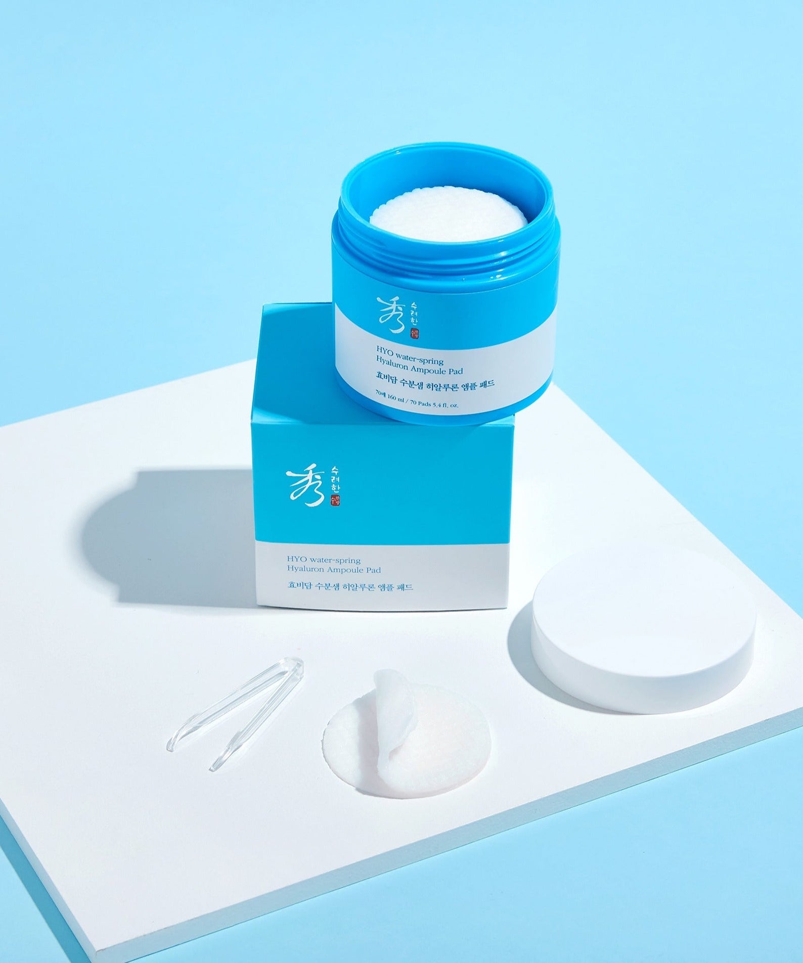 SOORYEHAN Moiture Spring Hyaluronic Ampoule Pads 70 Sheets displayed on a blue background with packaging and pads visible.