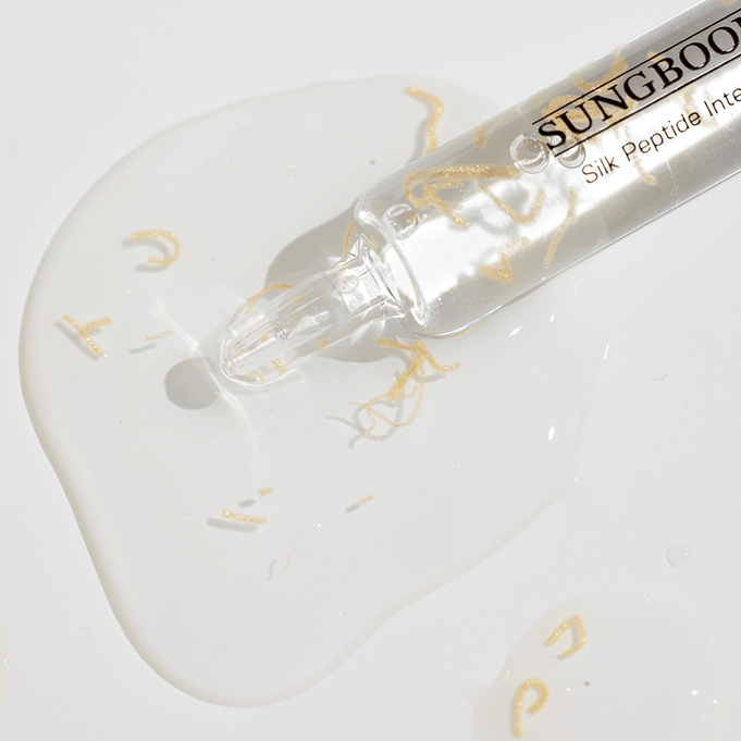 SUNGBOON EDITOR SIlk Peptide Ampoule 30ml serum texture with visible golden silk peptides, skincare product promotional image