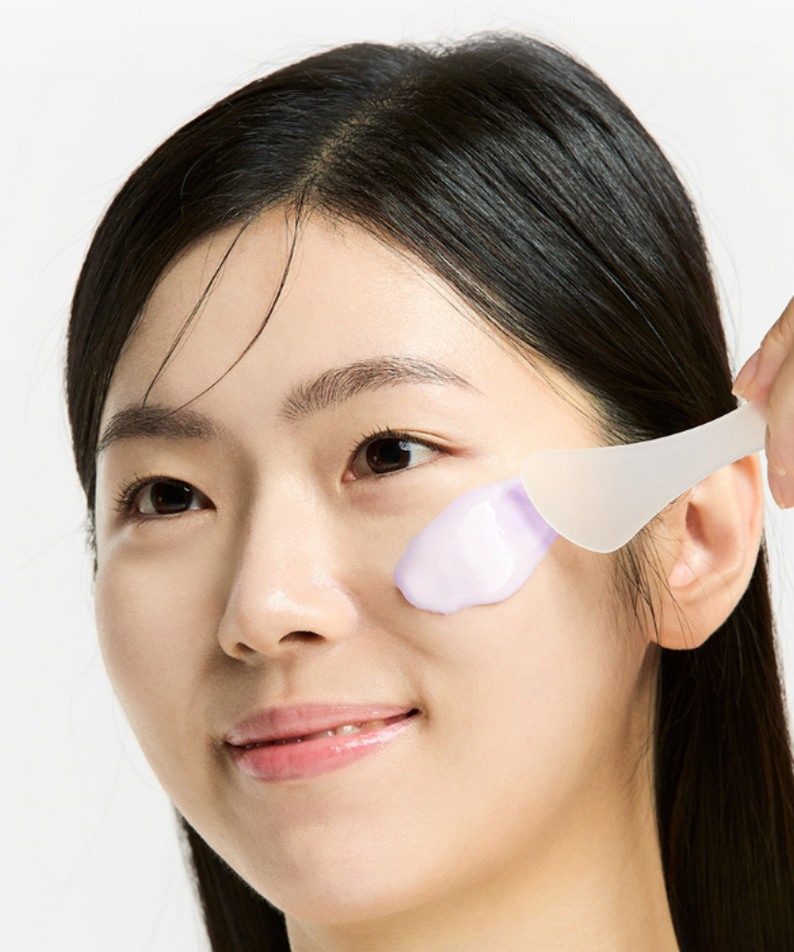 Applying SUNGBOON EDITOR Boosting Modeling Pack Meoru Podo Brightening on face