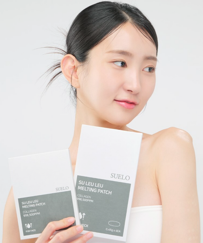 Woman holding SUELO Su Leu Leu Melting Patch 4 sheets product boxes