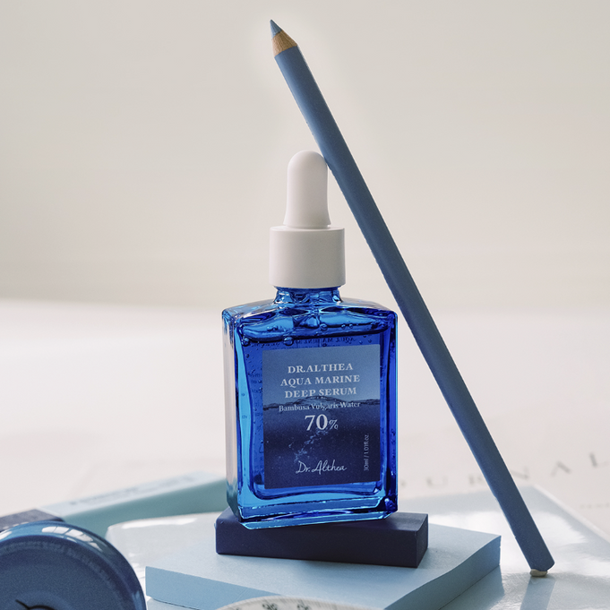 DR.ALTHEA Aqua Marine Deep Serum 30ml bottle with blue aesthetic background, showcasing skincare product for hydration and revitalization.
