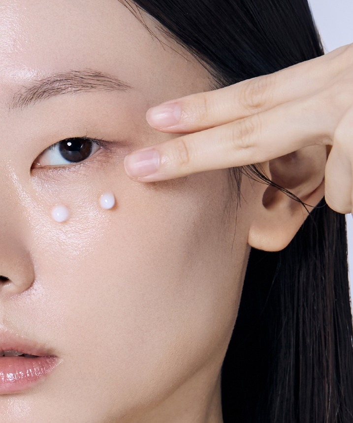 Applying NEOGEN One Minute Wrinkle Lift Cream 3ml*4 for youthful skin care focus