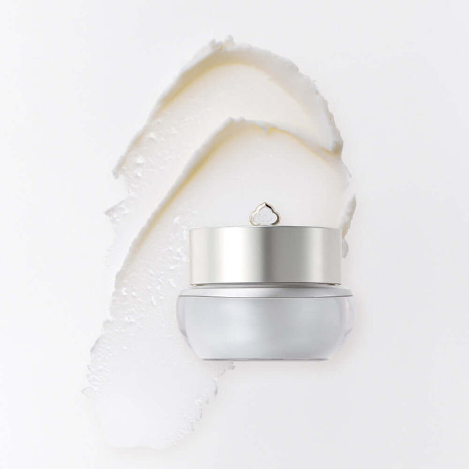 THE WHOO Gong Jin Hyangseol Whitening Jingo Spot 20ml cream with texture background