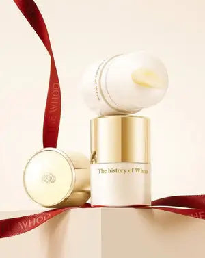 THE WHOO Royal Essential Golden Lip Serine 15ml displayed elegantly with golden packaging.