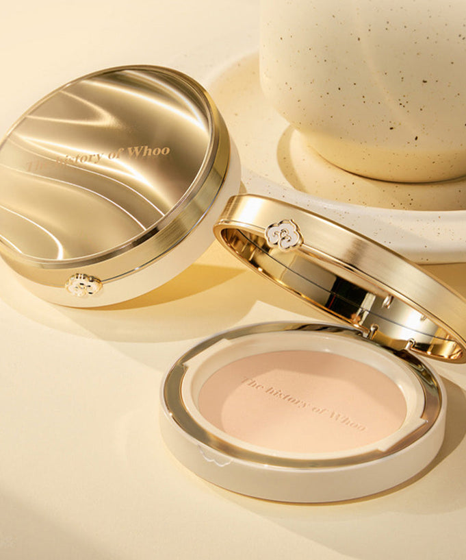 THE WHOO Gong Jin Hyang Mi Luxury Two-Way Patch 13g open and closed packaging on beige background