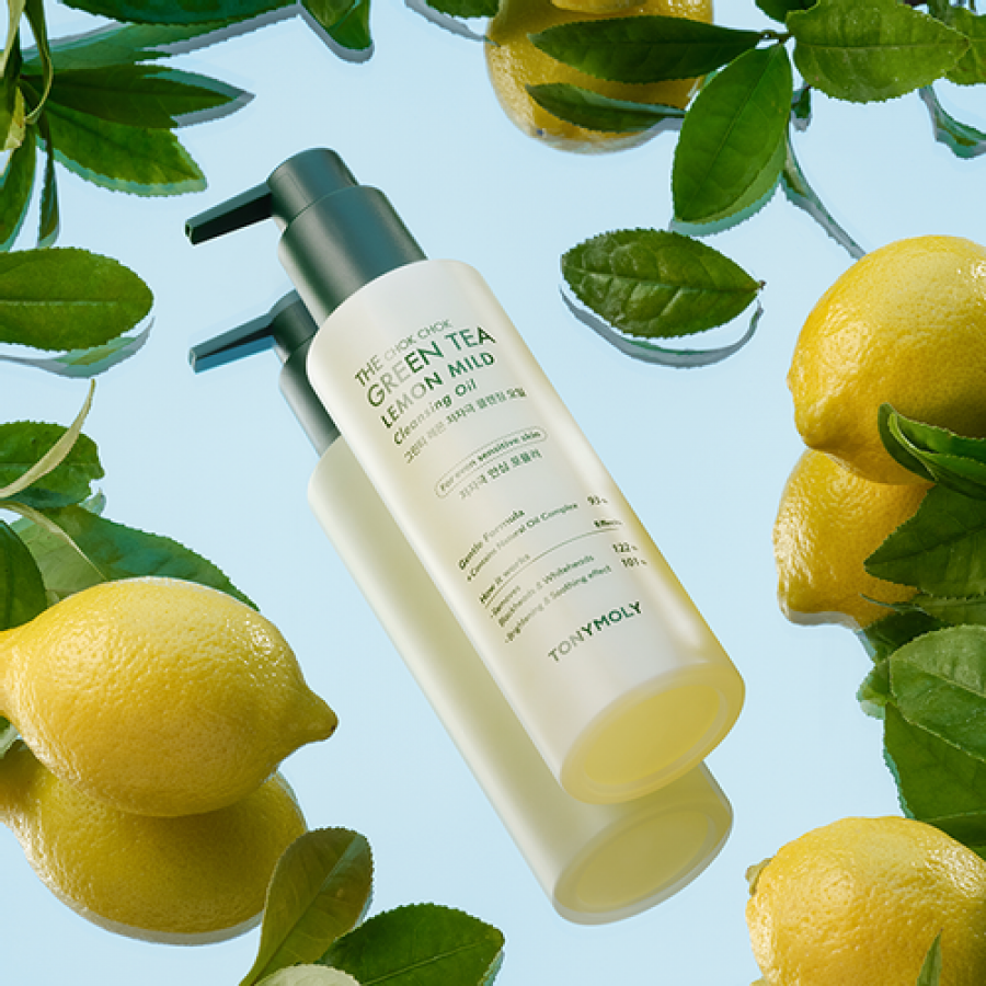 TONYMOLY The Chok Chok Green Tea Lemon Mild Cleansing Oil 200ml bottle surrounded by lemons and leaves