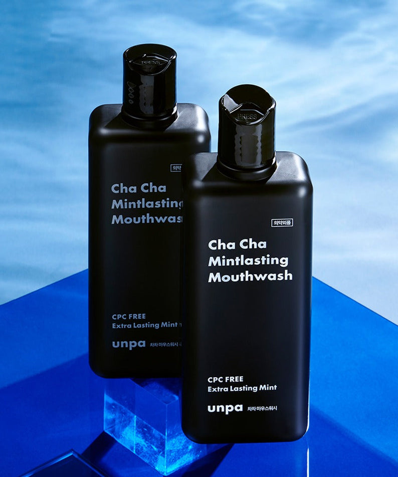 UNPA Cha Cha Mintlasting Mouthwash 300ml bottles displayed on blue platform, emphasizing extra lasting mint freshness.