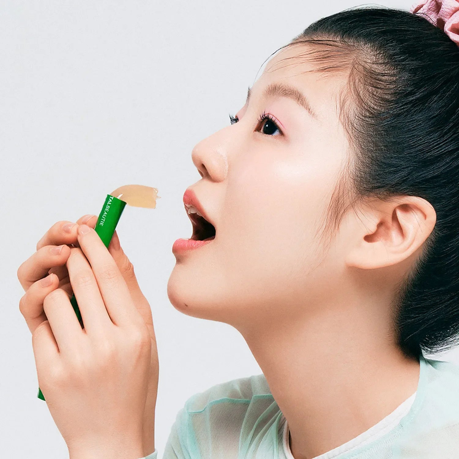 Woman enjoying VITALBEAUTIE Meta Green Calorie Cut Jelly 10 Packets