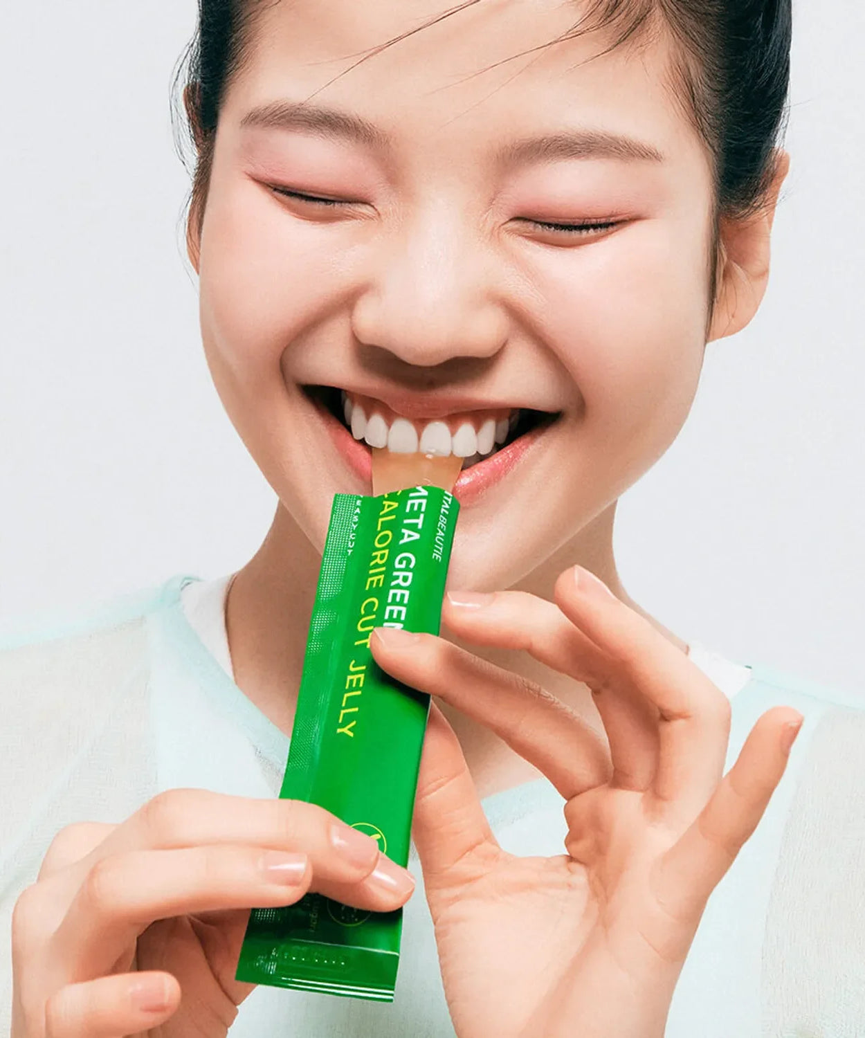 Smiling person enjoying VITALBEAUTIE Meta Green Calorie Cut Jelly 10 Packets