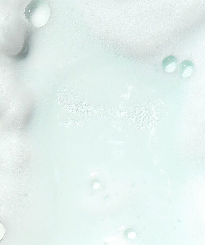 VT COSMETIC PDRN Hyaluronic Acid Mint Micro Bubble Serum 70ml texture and bubbles close-up