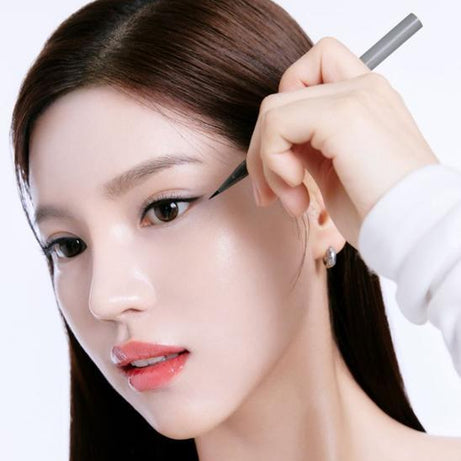 WAKEMAKE Real Ash Brush Eyeliner available on Koolseoul.com, your Korean Eshop from Seoul !