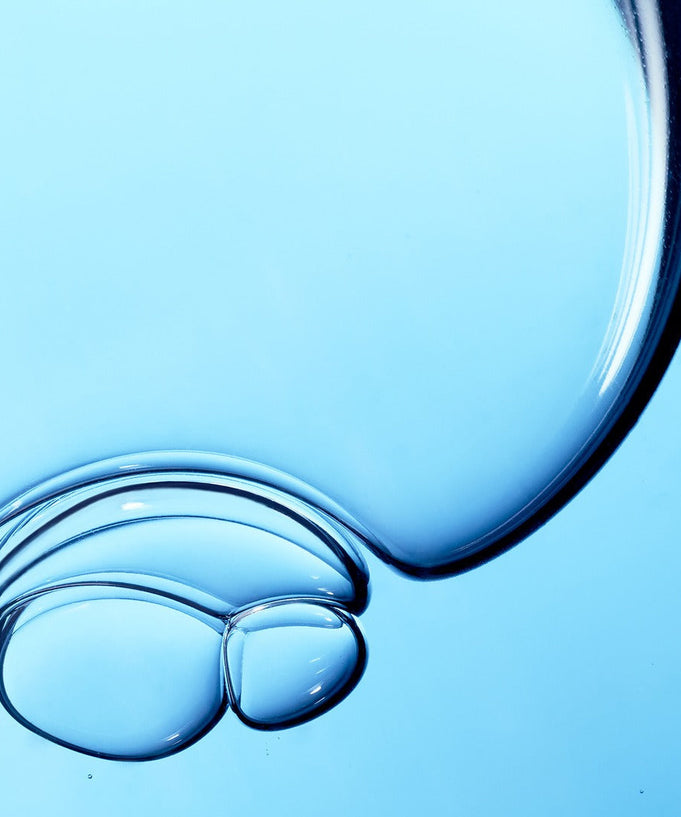 Close-up of liquid texture for WHAMISA Organic Algae Fermented Body Cleanser 490ml, showing clear bubbles and smooth surface.