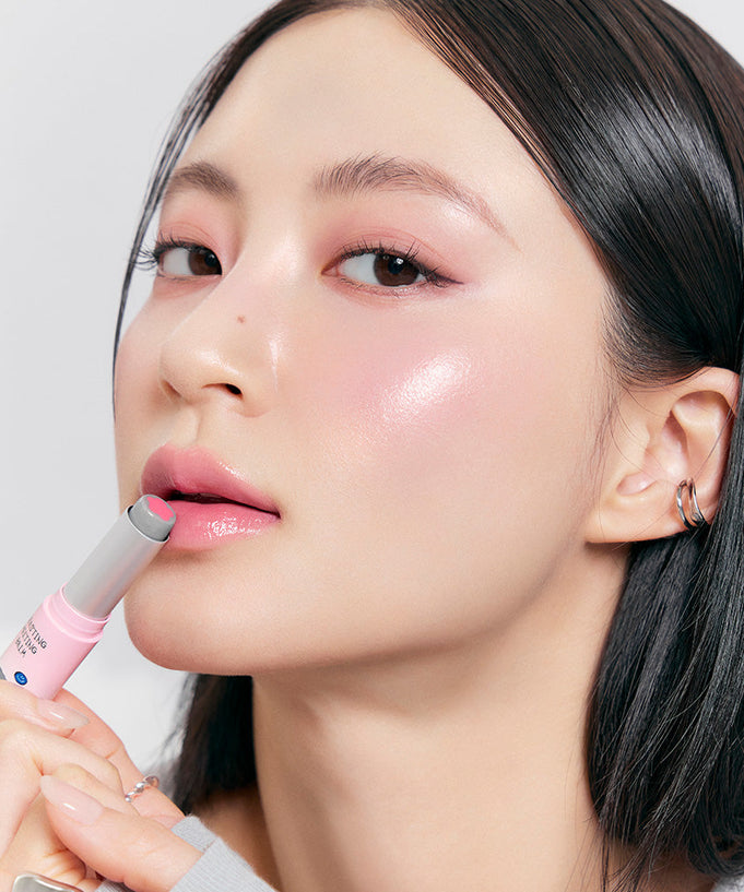 Applying ROMAND x Joanne Friends Glasting Melting Balm for a glossy pink lip look