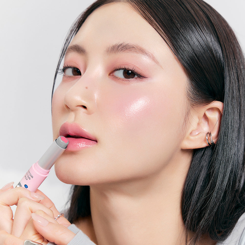 Applying ROMAND x Joanne Friends Glasting Melting Balm for a glossy pink lip look